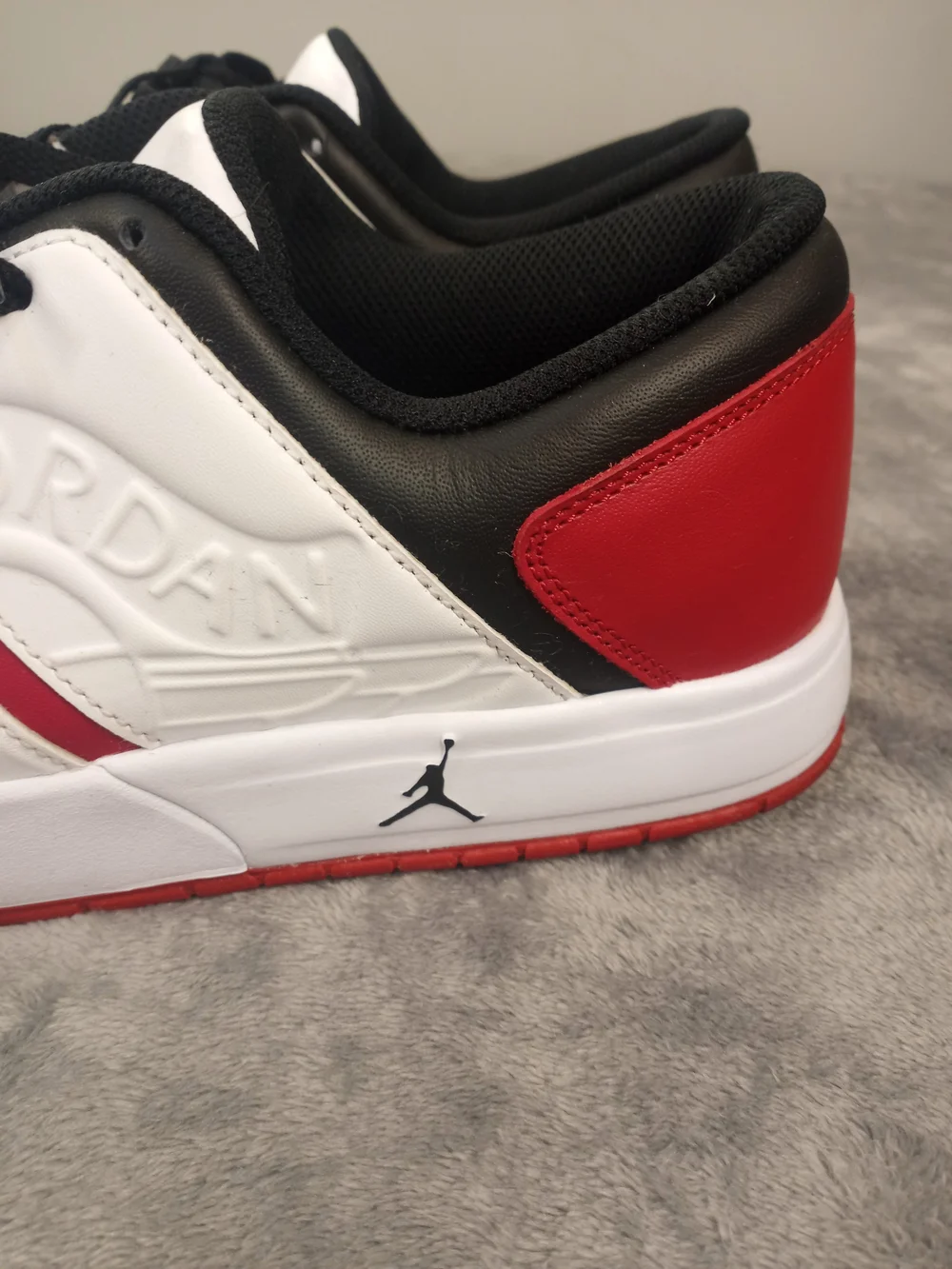 Jordan Men's Low Top Sneakers in White/Red/Black Size 11